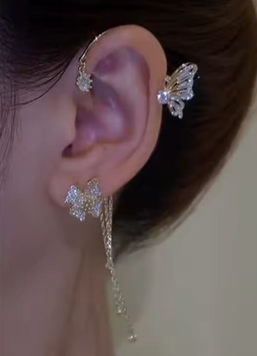 HYVALO | Guldfärgade fjärilsörhängen